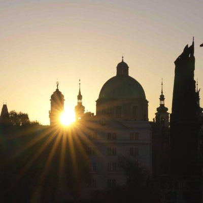 Amanecer en Praga, imagen del reportaje sobre Dam Brown
